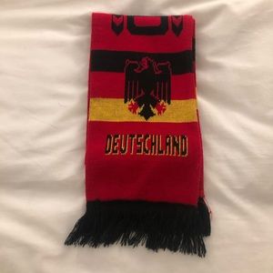 Deutschland scarf with fringe
